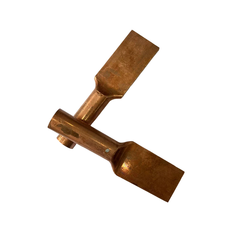 How can the temperature range of the new copper-aluminum transition clamp adapt to extreme climatic conditions?